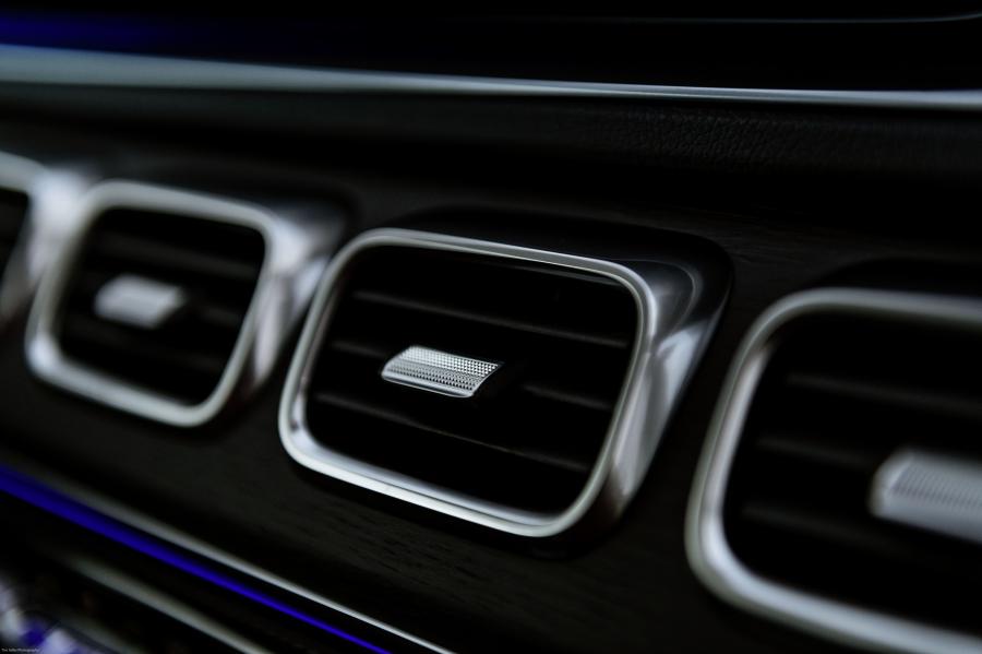Детали интерьера Mercedes-Benz GLE450 4Matic (V167) 2019 года  (WW) (фото 54 из 54)